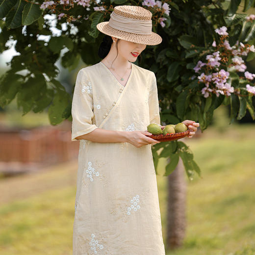 HM2024春装新品中国风苎麻刺绣连衣裙改良V领中袖文艺绣花A字裙长裙 商品图2