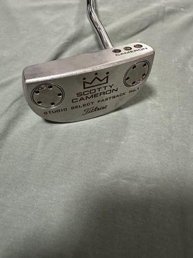 W皇冠泰勒利斯高尔夫球杆
Titleist Scotty Cameron 推杆。
尺寸:33
最新款，半圆型，非常平衡，方向准。
原装新款握把