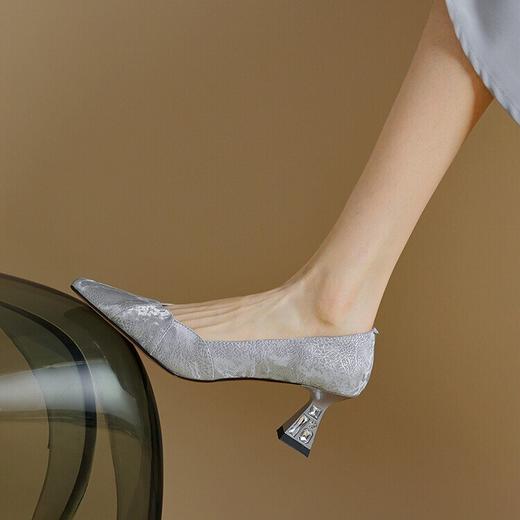 【预售5天】法式复古新款单鞋女粗跟中空鞋通勤百搭尖头浅口小跟鞋韩版仙女鞋JLY&1917 商品图2