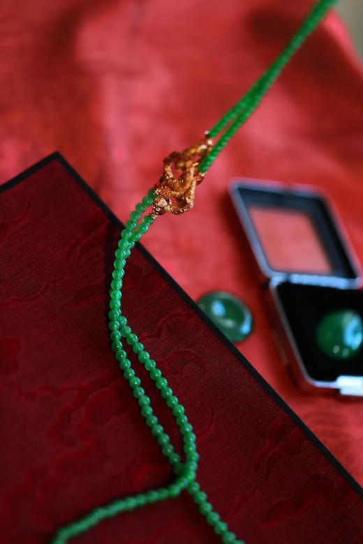 帝王绿蟠龙扣长珠链 商品图2