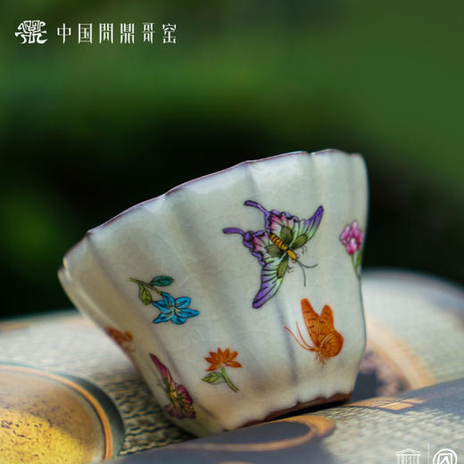 问鼎哥窑致巧款瓜棱杯（花开蝶舞）（缺货） 商品图1