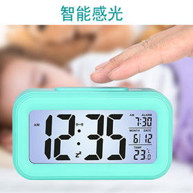 【贪睡护航 催醒必备！】寂静如水，大字底数，智能感光，慢慢亮起。一款真正的聪明钟，温度实时查看，贪睡功能更宏大。五色系任意选，给懒人夜猫子优先推荐！