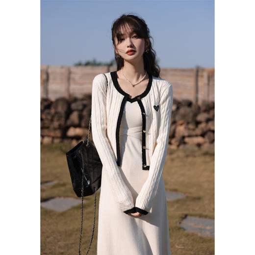 鹿向南《香香女孩》法式针织开衫连衣裙2023新款裙子女LXN27975 商品图1