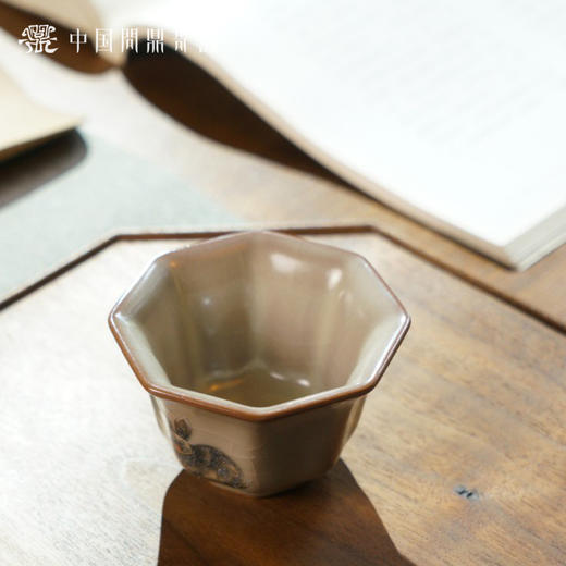 问鼎哥窑致巧款八方杯（盛夏园趣）（缺货） 商品图1