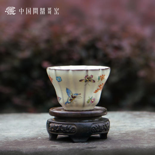 问鼎哥窑致巧款瓜棱杯（花开蝶舞）（缺货） 商品图0