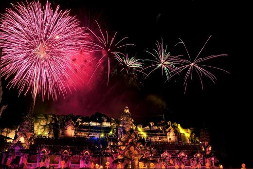 泰国普吉岛幻多奇乐园夜游【亲子乐园门票+黄金座+自助餐|可接送服务】 商品图3