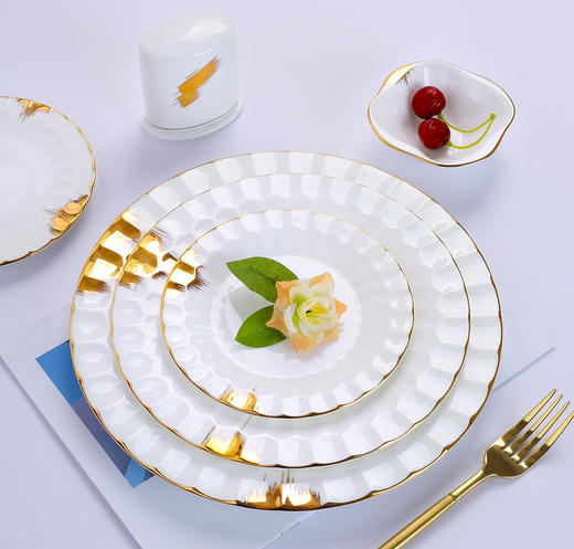 【特惠6折，仅1套，无货退款】轻奢骨瓷餐具套装欧式创意现代简约碗碟套装家用碗盘碟送礼陶瓷碗流金岁月 商品图6