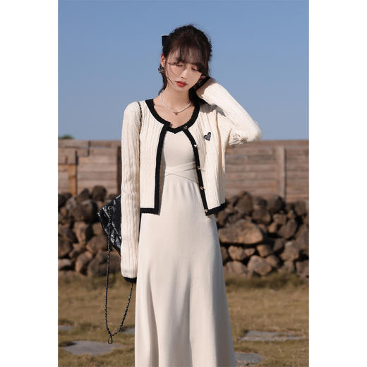 鹿向南《香香女孩》法式针织开衫连衣裙2023新款裙子女LXN27975 商品图5