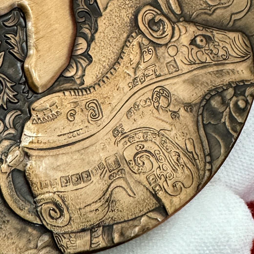 【南京造币】牛年双色铜章 直径60mm 一面黄铜 一面紫铜 商品图8