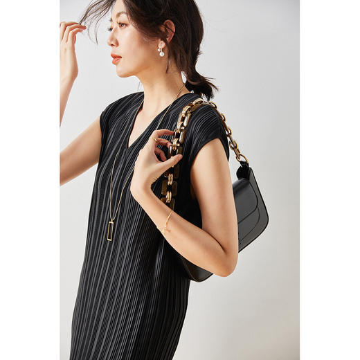 夏季V领显瘦优雅宽松复古气质压褶纯色连衣裙_ym 商品图6