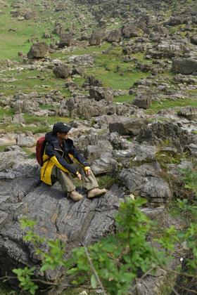 【课堂】下山时大拇脚指被鞋子顶黑了，该怎么办呢？ 