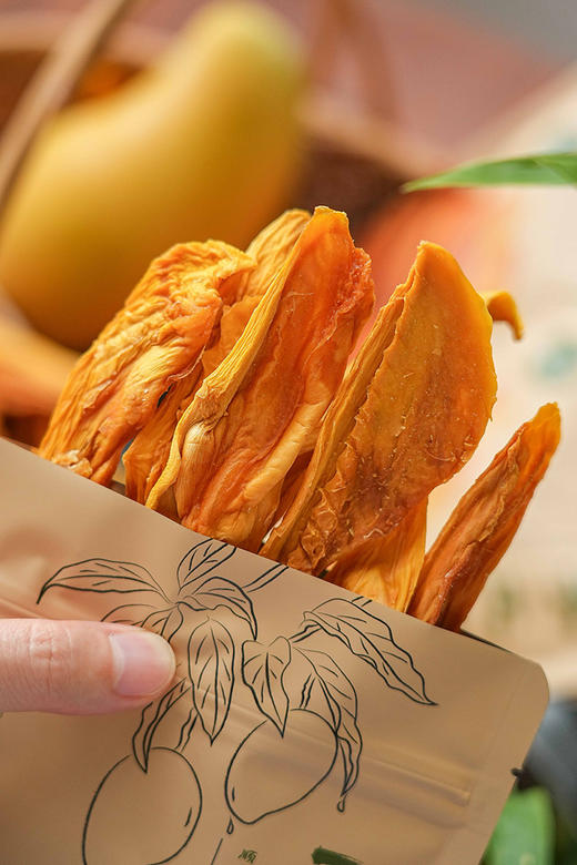 果干系又出王炸！自然熟【手工芒果干】大块厚切果干 酸甜软糯有嚼劲 48小时低温慢烘 锁住原果风味和营养 商品图3