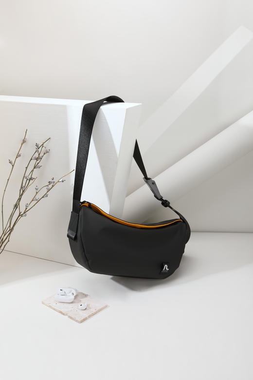 皮尔卡丹单肩饺子包斜挎包男背包男士挎包男生运动男包通勤便携单肩包 商品图3