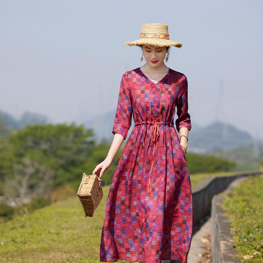 苎麻连衣裙格子印花V领盘扣显瘦大码系带裙TT96123 商品图1