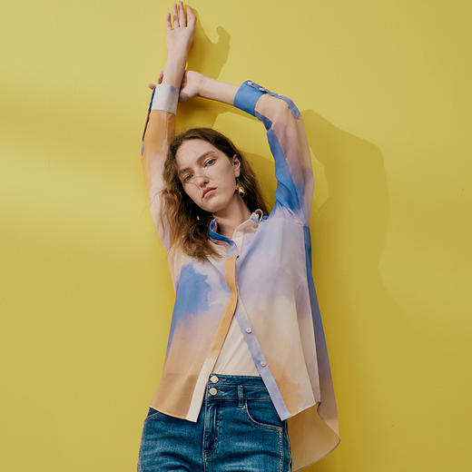 EITIE爱特爱夏季新款时尚个性扎染撞色印花衬衫上衣女7409112 商品图4