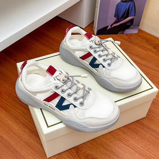 【ins风 轻盈镂空休闲鞋】透气网布鞋面拼色镂空设计、柔软不闷不磨脚不累脚、舒适百搭防滑增高、轻盈耐磨颜值高 商品图3