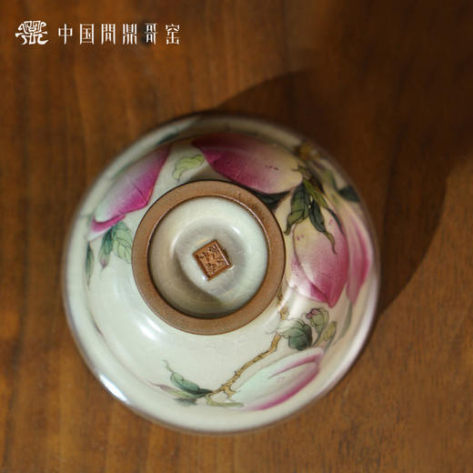 问鼎哥窑致巧款压手杯（霁隙夏桃） 商品图2