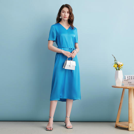 EITIE爱特爱夏季新款V领时尚优雅连衣裙7407160 商品图3