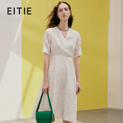 EITIE爱特爱夏季新款V领时尚气质显瘦连衣裙7407152 商品图0