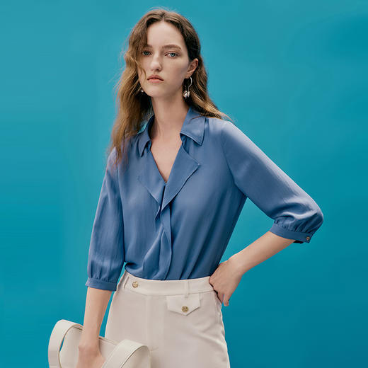 EITIE爱特爱夏季新品通勤百搭优雅舒适V领小上衣7413124 商品图4