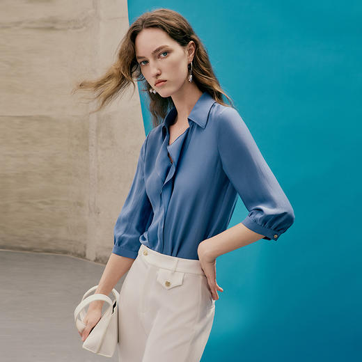 EITIE爱特爱夏季新品通勤百搭优雅舒适V领小上衣7413124 商品图2