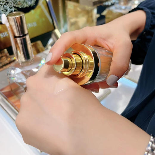 雅诗兰黛白金黑松露精华30ml 商品图2