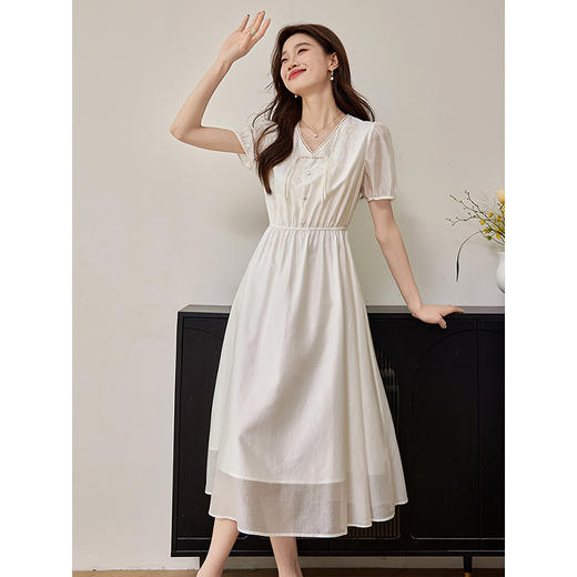 【专属特价】熙世界白色新中式天丝连衣裙2025夏季新款优雅V领国风刺绣裙子 商品图0