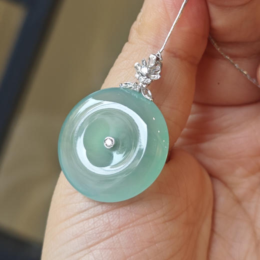 冰晴绿镶钻翡翠玉扣 商品图0