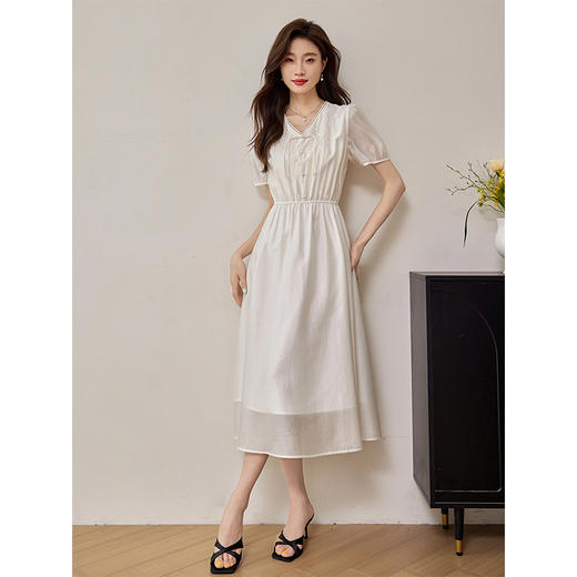 【专属特价】熙世界白色新中式天丝连衣裙2025夏季新款优雅V领国风刺绣裙子 商品图3