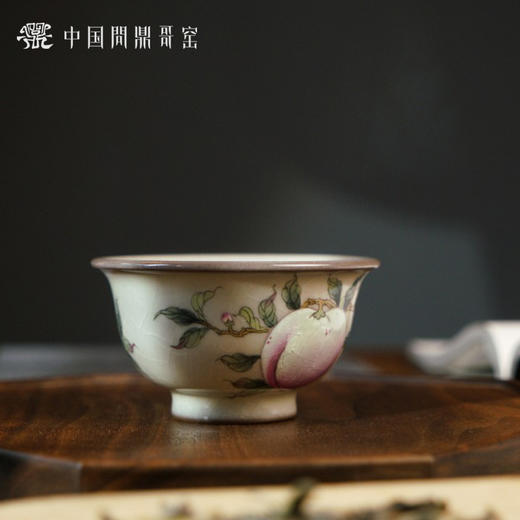 问鼎哥窑致巧款压手杯（霁隙夏桃） 商品图4