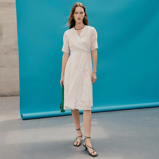 EITIE爱特爱夏季新款V领时尚气质显瘦连衣裙7407152 商品图1