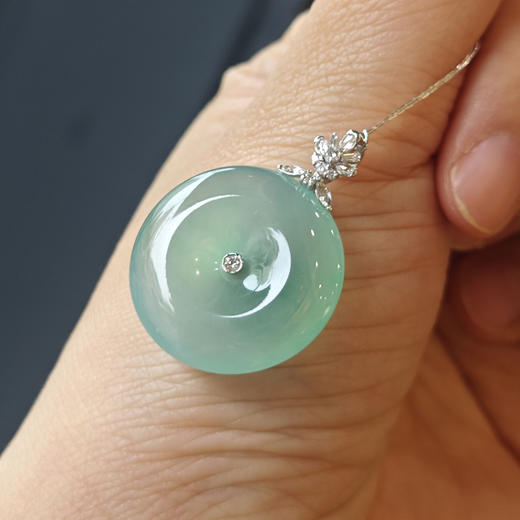 冰晴绿镶钻翡翠玉扣 商品图3