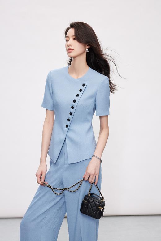 HJ2A36_窃蓝色_外套_夏季_简约大方圆领斜襟撞色扣短袖收腰显瘦通勤西装_高级女装_BERNIEELEN 伯妮斯茵 商品图3
