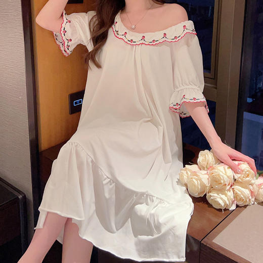 【明星同款！超仙的甜美睡裙】柔软舒适，轻盈飘逸，曼妙动人，夏款女短袖睡衣白色草莓花边可外穿家居服 商品图2