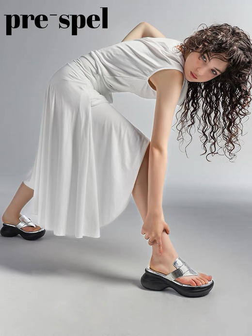 金属扣厚底人字拖鞋 商品图1