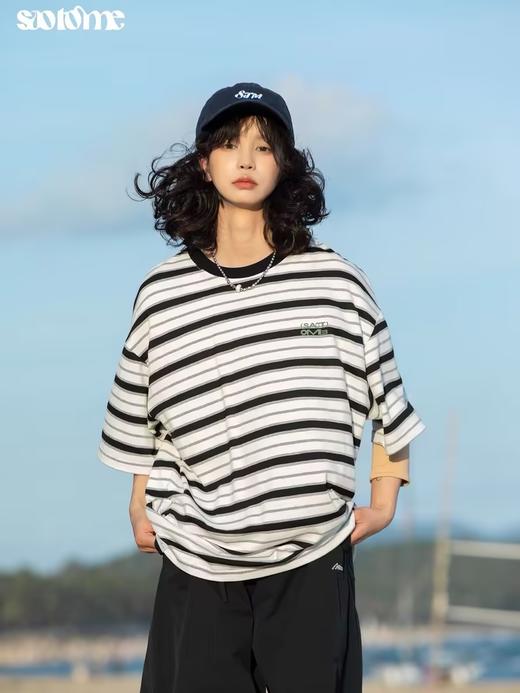 早乙女惠子saotome/STMDX240202/条纹logo印花短袖T恤 商品图0