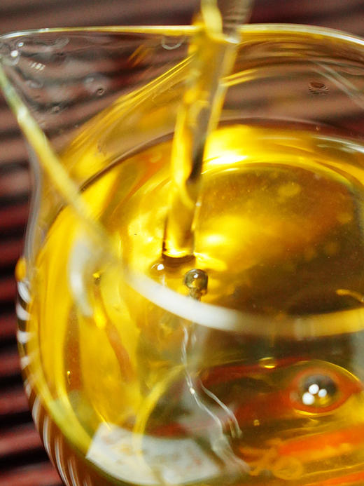 【曼夕老寨单株】2024年头春头采曼夕老寨古树单株，千元价品鉴到万元茶的体验；高端木箱装赠手提袋，500克/箱，散茶，拍5发6拍20发25 商品图3