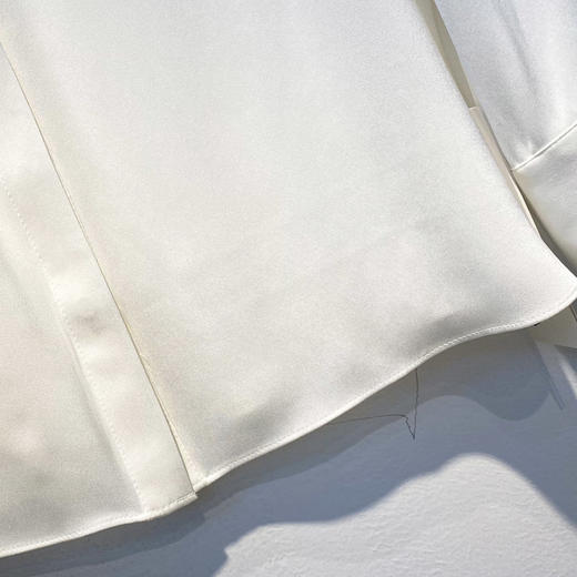 VIVIAN LIU薇薇安刘TR2413001春女装新款真丝开叉下摆长袖衬衫 商品图4