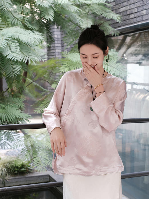 盛唐牡丹 |银粉蝶恋花冠乐绉上衣 商品图1