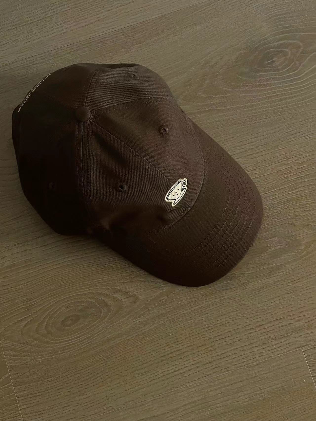 Katalogue x WHOSMiNG 男女通用棒球帽棕色