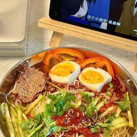 优选丨东北冷面 一到夏天就想它 劲道的面条 冰凉的汤底 每一口都觉得过瘾 分分钟满足你的味蕾！