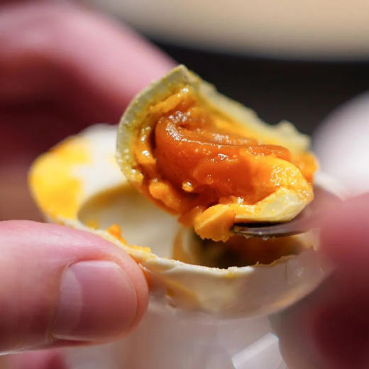 兴凯湖咸鸭蛋 吃着东北大米长大的麻鸭 蛋白柔嫩 蛋黄细腻 商品图0