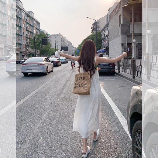 <曾小咸推荐>微信粉丝秒杀专场 仅此今天 活动结束下架【心动预警】杏色吊带裙（不含内搭绿色吊带） 日常199.99 立减110 秒杀89.99！！ 商品图4