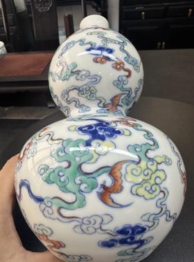 青花斗彩云蝠纹葫芦瓶