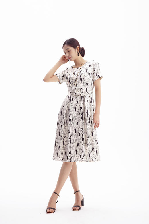 HJ2S21_凝脂色_连衣裙_春夏_轻奢缎面肌理同色系腰带收腰显瘦通勤气质连衣裙_高级女装_BERNIEELEN 伯妮斯茵 商品图5