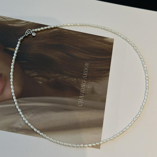 甄珠贝 法式轻盈 淡水keshi 2-3mm 日常百搭 冷光chao亮 很有质感（单层哦，首图是戴三条或三圈长度的效果） 商品图10