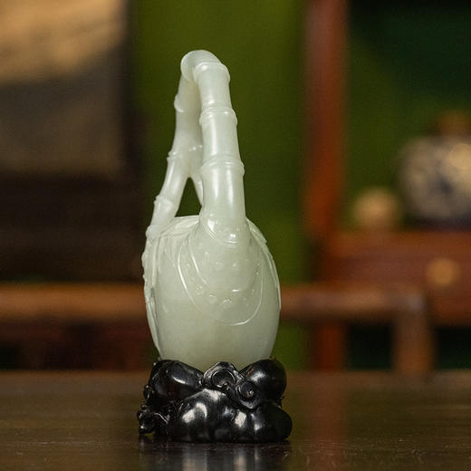 二十世纪 和田玉雕竹纹提梁壶摆件 商品图4