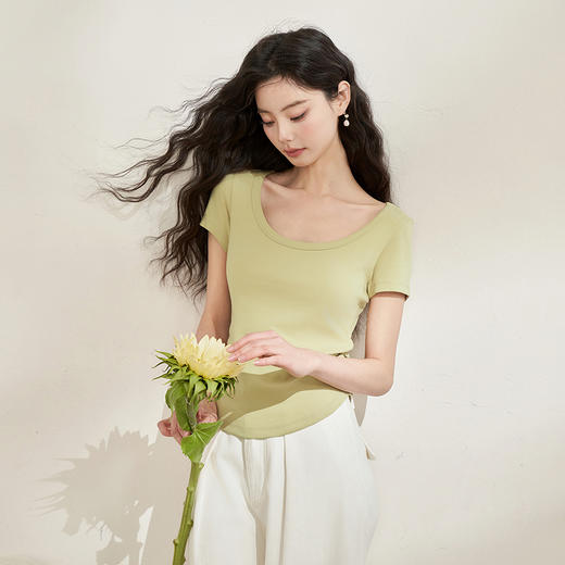 西遇白色U领正肩简约短袖女新款通勤基础修身T粉色绿色D0740371/V0050524 商品图5