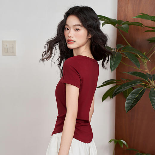 西遇白色U领正肩简约短袖女新款通勤基础修身T粉色绿色D0740371/V0050524 商品图3