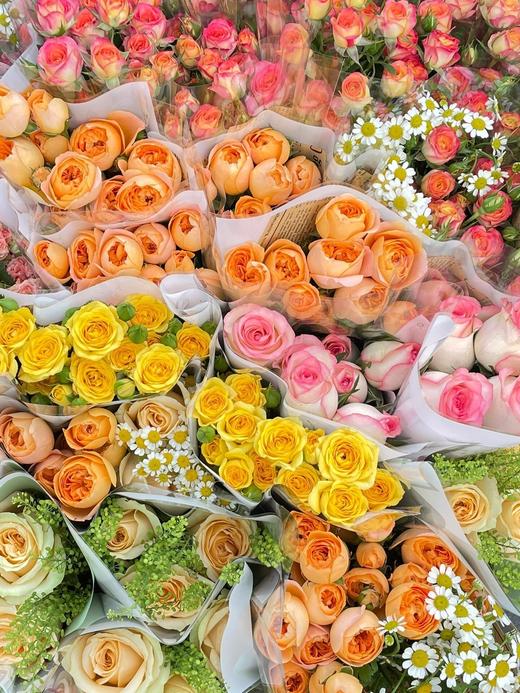 【板牙】💐随机混搭盲盒花束🌺12支花，25-30个花苞，开团💰39.9❗️花的仪式感永远不会过时 🚛顺丰冷链/德邦空运/中通空运 ✅主花主要是玫瑰/向日葵/康乃馨 ✅随机混搭，手工包装！ 商品图0